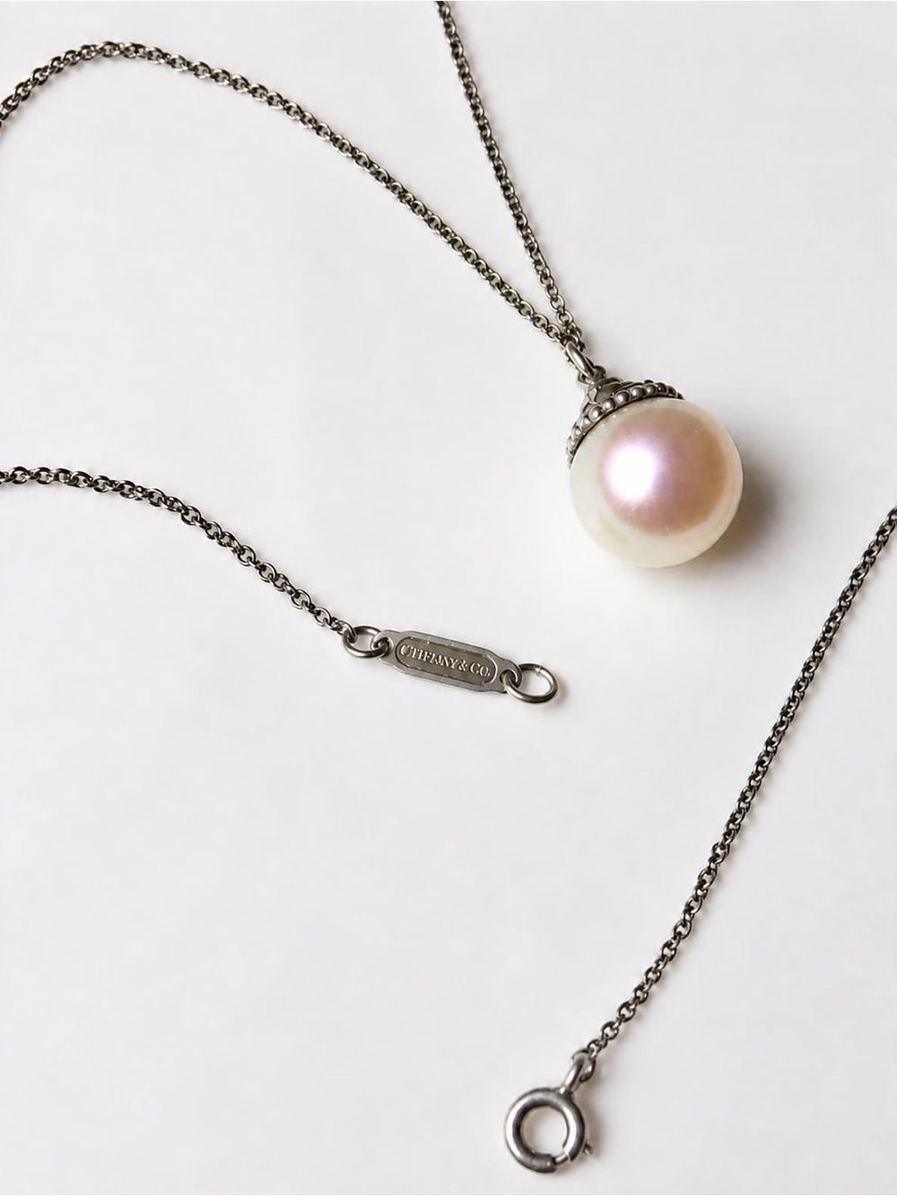 Tiffany & Co. White Pearl Pendant Necklace with Pink Luster/Ziegfeld vintage